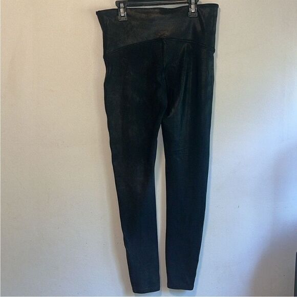 EXCELLENT CONDITION WOMEN’S MEDIUM SPANX BLACK FAUX LEATHER HI-WAISTED LEGGINGS - Picture 7 of 10